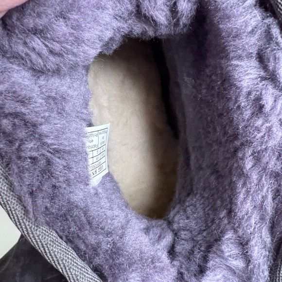 Like new UGGS - Picture 6 of 6